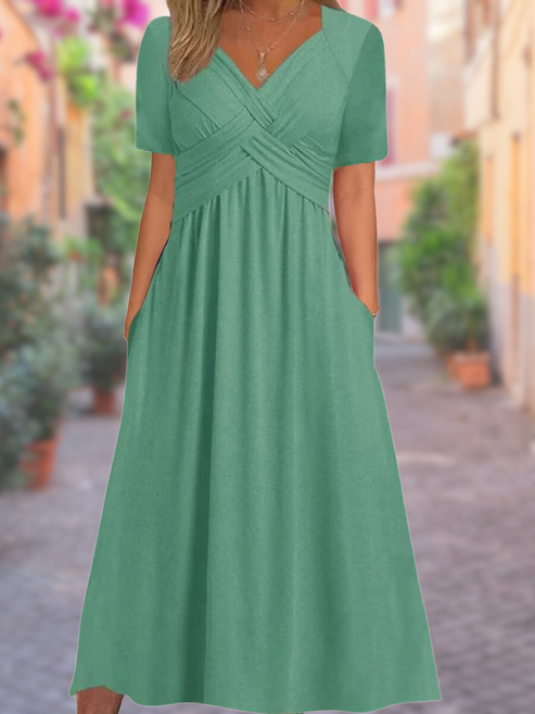 Élodie Lavin | Simple dress with V-neckline