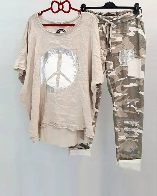 Claudia - T-shirt and trouser set with camouflage print
